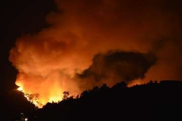 Evolución del Incendio de la cumbre que comenzó este sábado en Valleseco (Foto TA y otros)